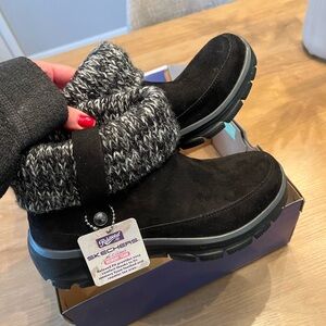 Skechers Women's Black and Gray Winter Boots